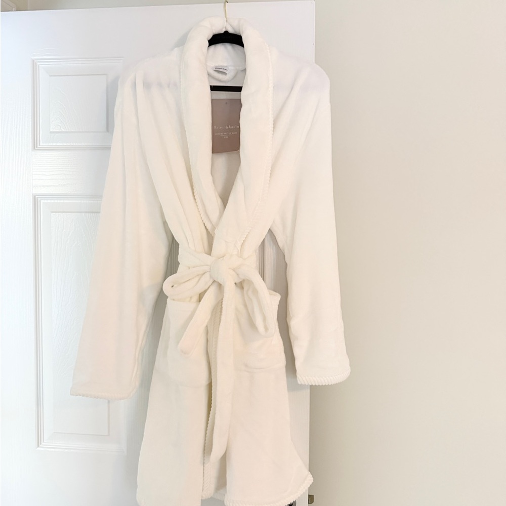 White luxury velvet robe,size L/XL